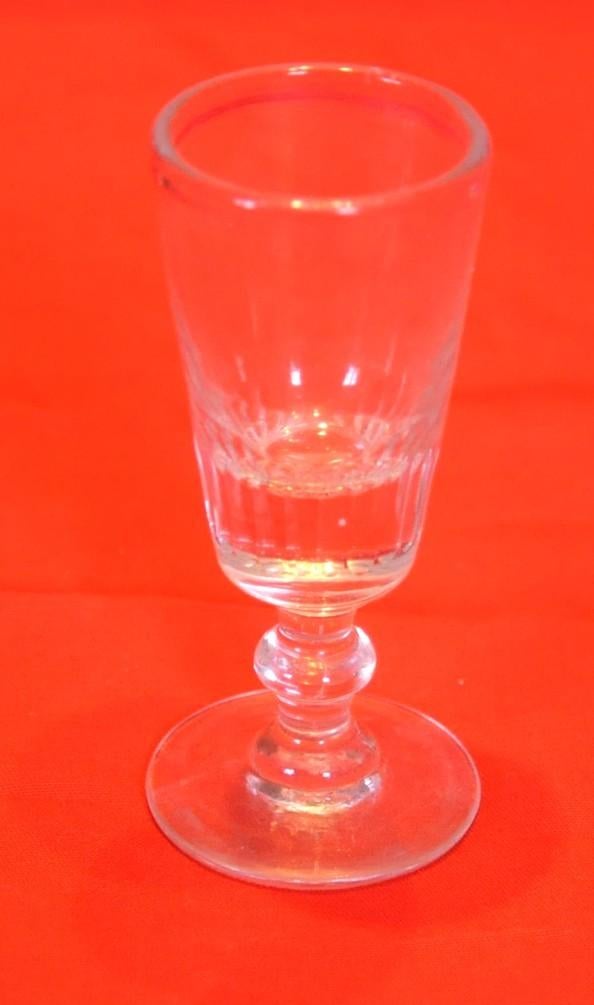 verre a liqueur sur pied avec strille (13), Enlèvement ou Envoi