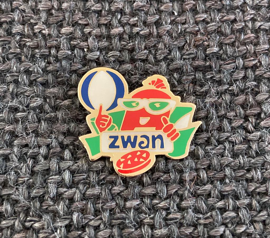 PIN - ZWAN - WORSTJES, Verzamelen, Verzenden, Gebruikt, Merk, Speldje of Pin