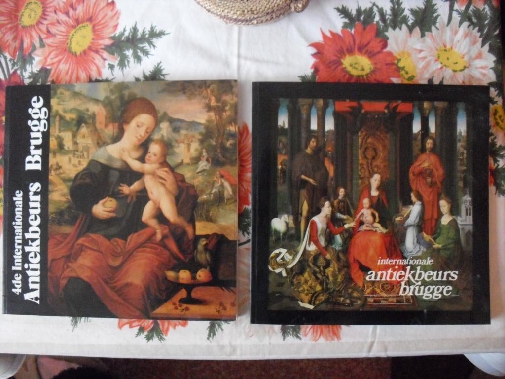 2 boeken antiekbeurs Brugge, Verzenden, Zo goed als nieuw