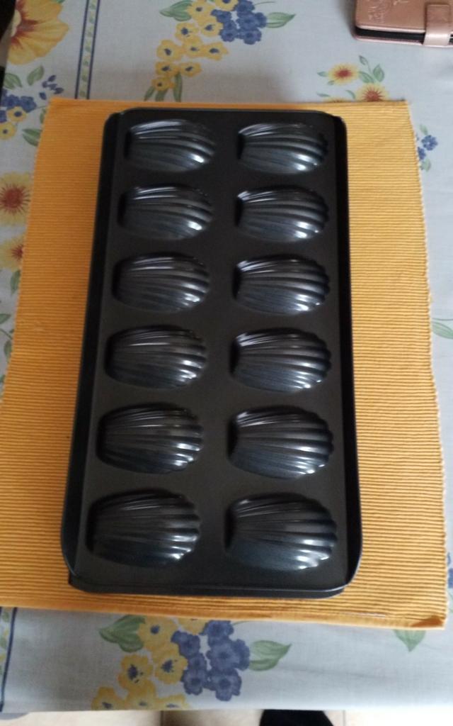 Bakvormen voor madeleintjes 12 stuks, Diversen, Ophalen of Verzenden, Zo goed als nieuw