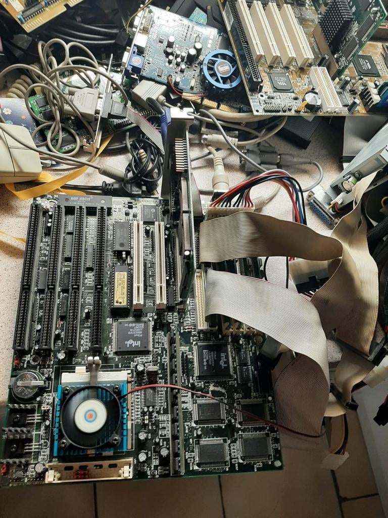 a vendre pentium 1 100mhz, Informatique & Logiciels, Enlèvement, Comme neuf
