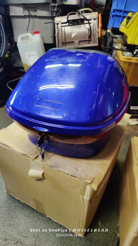 Nieuwe topkoffer met bevestigingsplaat en rugsteun, Ophalen of Verzenden, Zo goed als nieuw