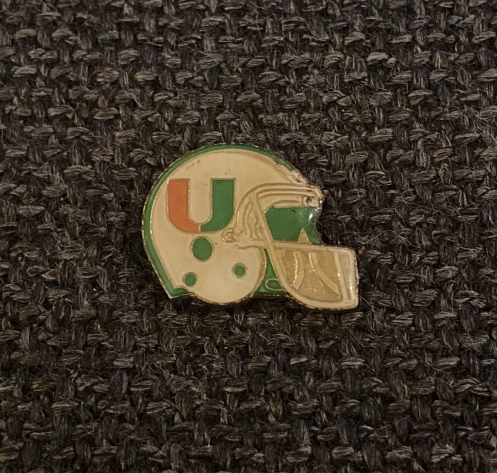 PIN - AMERICAN FOOTBALL - NFL - RUGBY, Envoi, Utilisé, Sport, Insigne ou Pin's