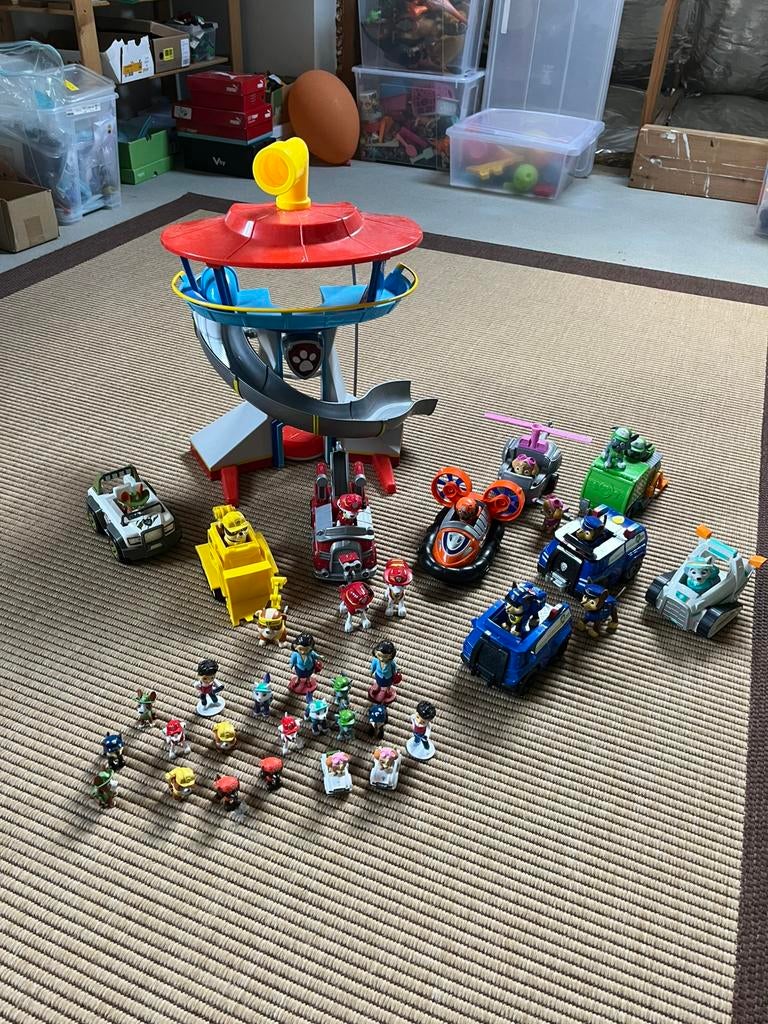 Paw Patrol hoofdkwartier vele auto's en figuurtjes, Kinderen en Baby's, Ophalen, Gebruikt
