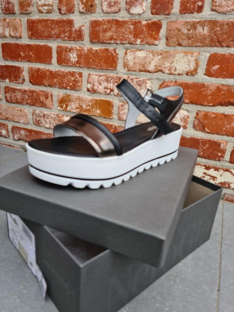 Sandales en cuir taille 40., Enlèvement, Comme neuf