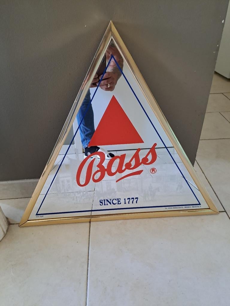 Vintage driehoekige spiegel reclame kader van Bass, Verzamelen, Ophalen, Zo goed als nieuw