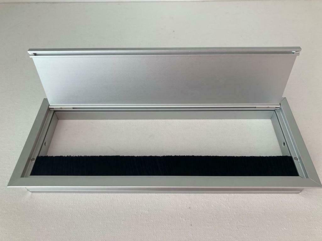 Kabeldoorgang met borstel h25xb30xd12cm-aluminium, Computers en Software, Ophalen of Verzenden, Nieuw
