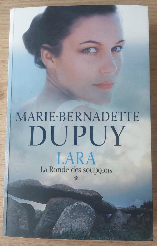 Marie-Bernadette Dupuy - Lara - T. 1 - La Ronde des soupçons, Livres, Romans, Enlèvement ou Envoi, Comme neuf, Marie-Bernadette Dupuy