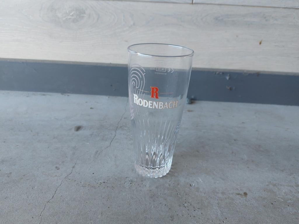 Bierglas Rodenbach tv serie De Mol, Verzamelen, Glas en Drinkglazen, Ophalen of Verzenden, Nieuw, Bierglas