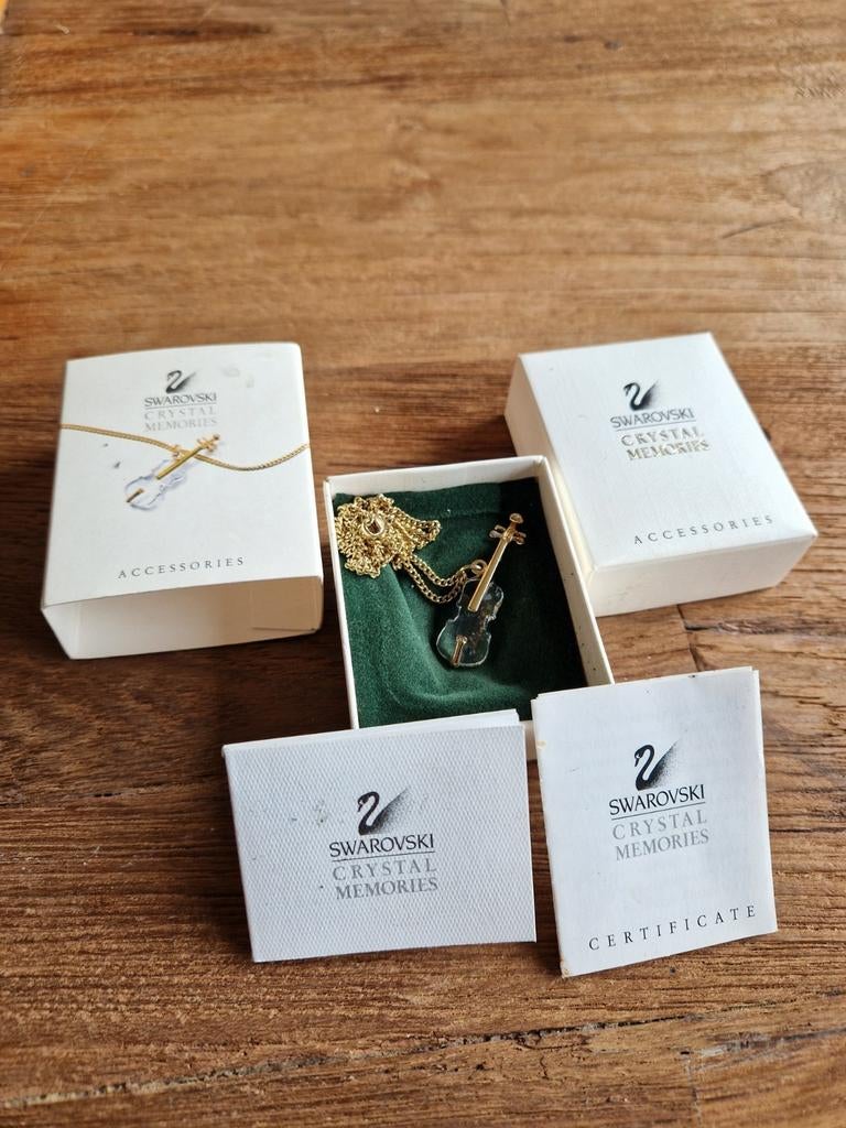 Swarovski crystal memories Viool halsketting, Handtassen en Accessoires, Kettingen, Zo goed als nieuw, Ophalen of Verzenden