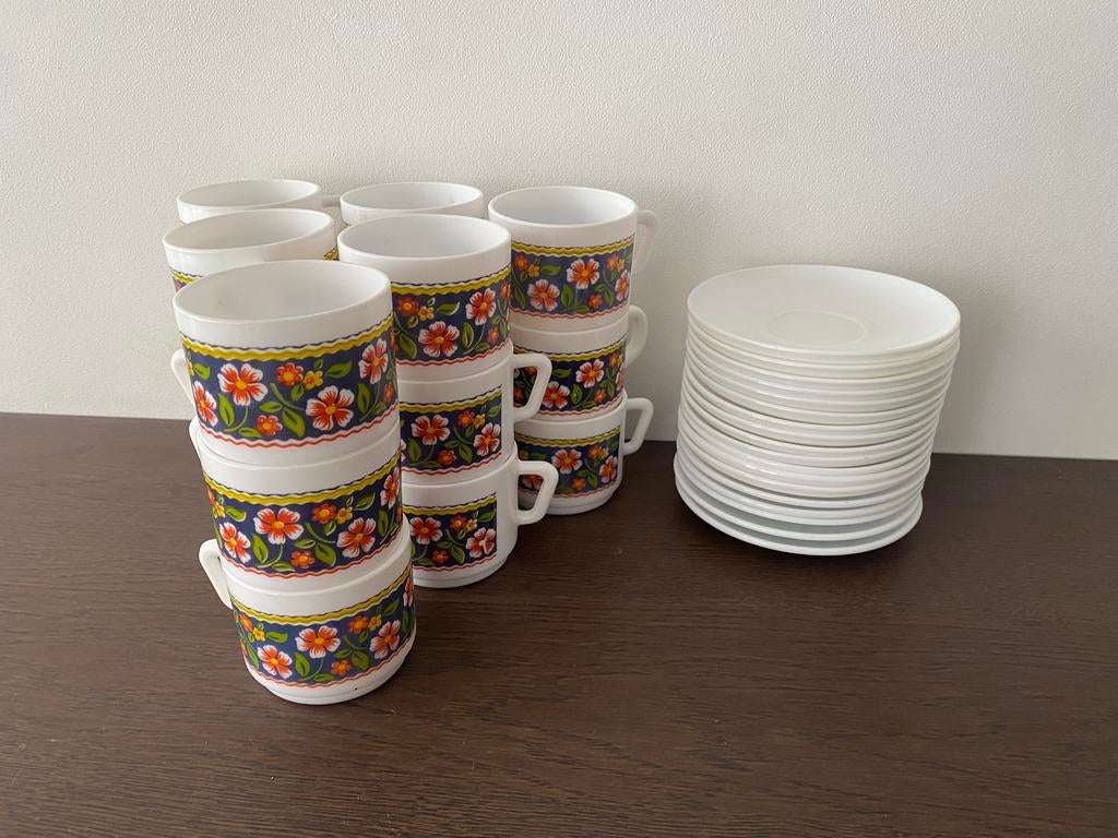 Vintaga koffiekopjes/tasjes arcopal, Antiek en Kunst, Antiek | Servies compleet, Ophalen