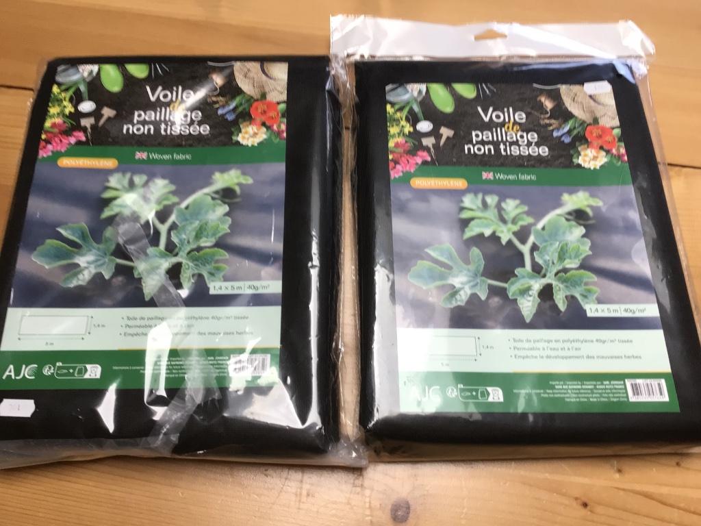 Deux Voiles paillage non tissé, Enlèvement