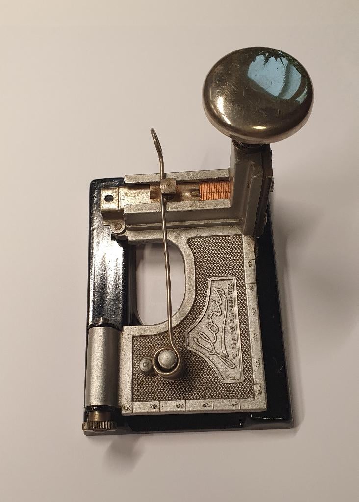 ZELDZAME VINTAGE OOSTENRIJKSE “FLORIS” NIETMACHINE (1926), Ophalen of Verzenden, Zo goed als nieuw