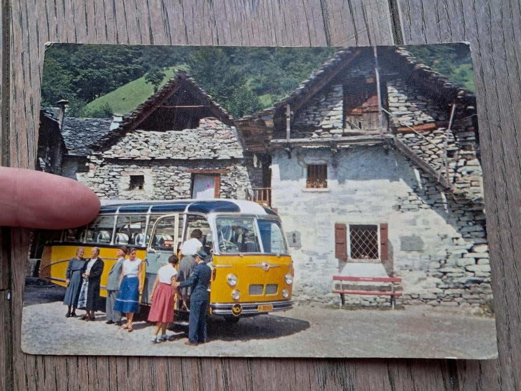Une puissance inconnue avec un vieux bus : Swiss Alpine Post, Enlèvement ou Envoi