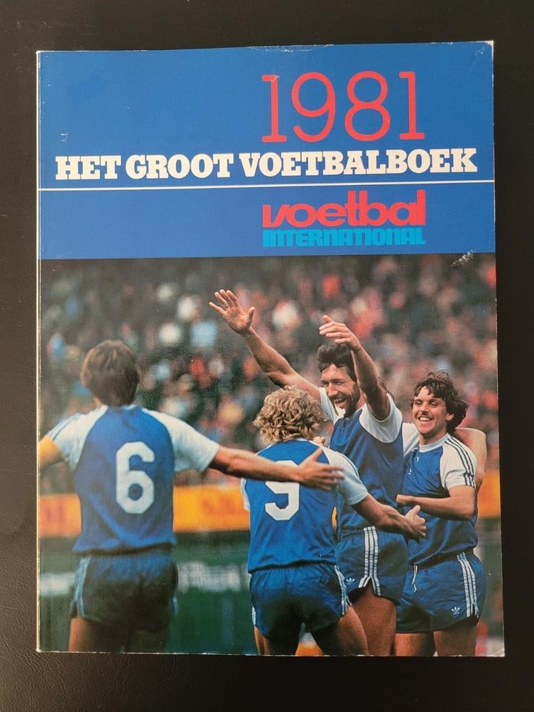 Het groot voetbalboek 1981, Ophalen of Verzenden, Zo goed als nieuw