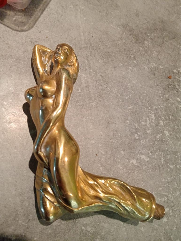Venus is gekomen. Brons, Brons