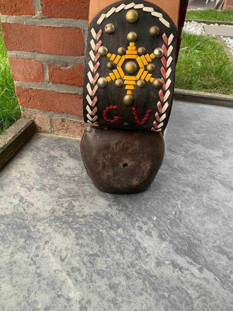Grosse cloche en laiton, Enlèvement