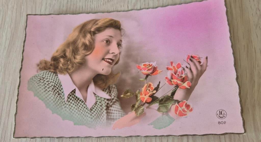 Carte postale ancienne fille aux roses 1915, Collections, Enlèvement ou Envoi, Affranchie