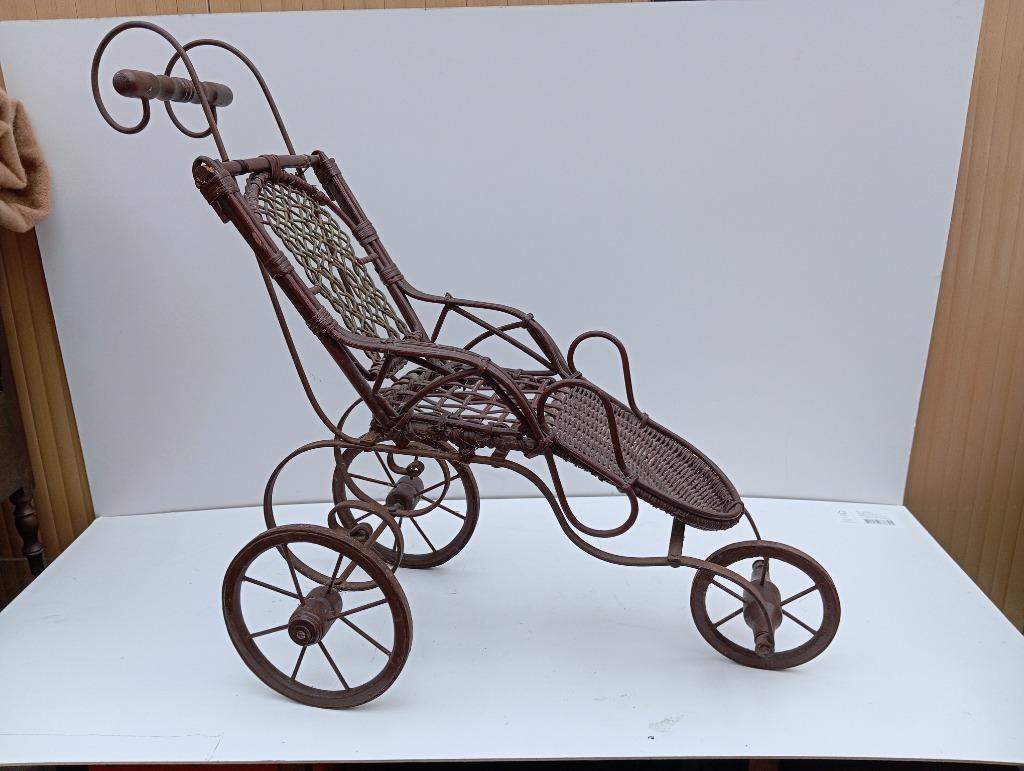 ancienne poussette de poupée en métal, bois, canne, Enlèvement, Utilisé, Jouet à Rouler ou à Bascule