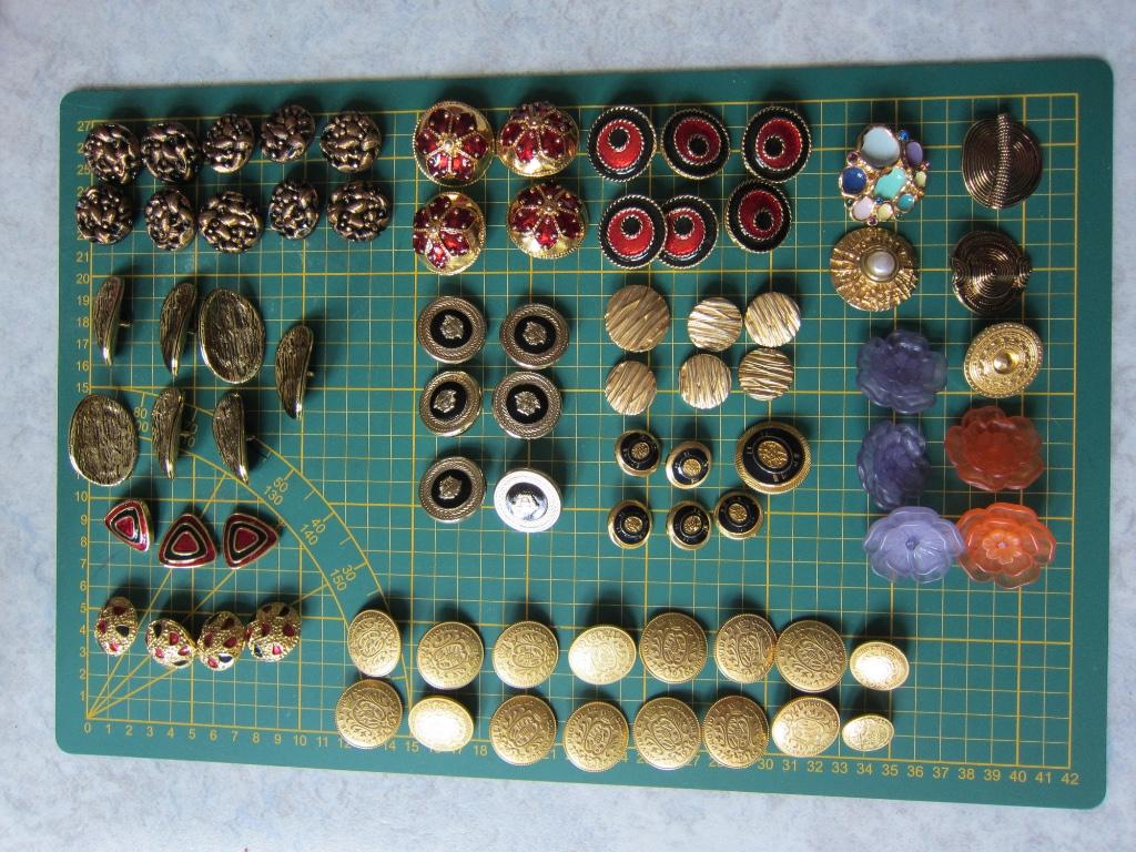 Boutons au design vintage, Enlèvement ou Envoi, Comme neuf, Bouton ou Boutons