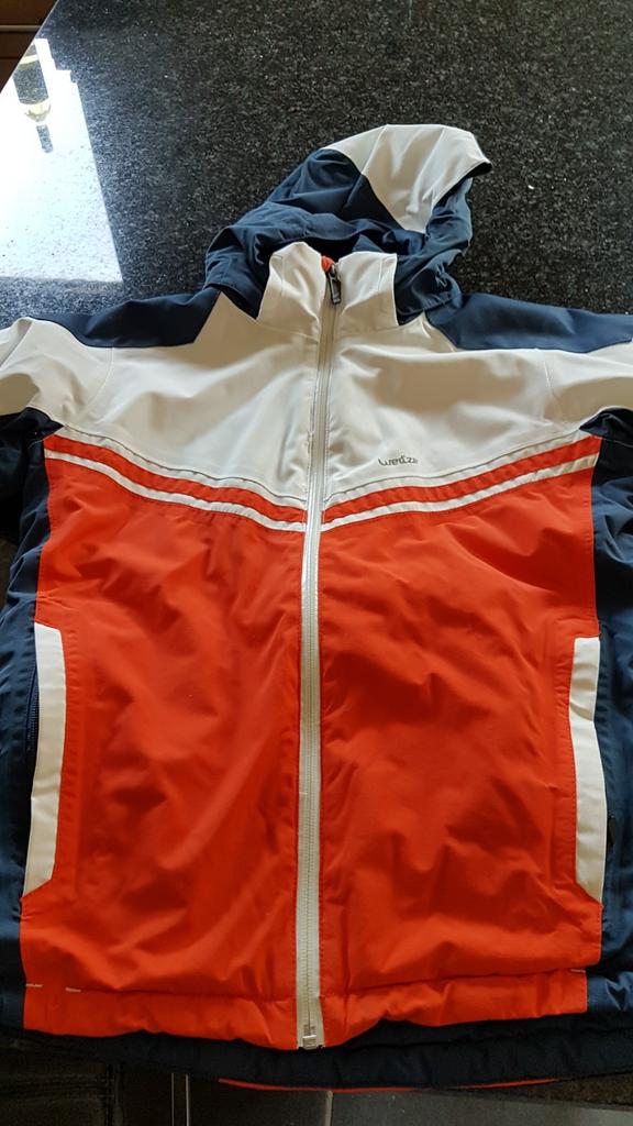 Prachtige ski jas/ winterjas van Decathlon. 14 jaar., Garçon ou Fille, Enlèvement ou Envoi, Decathlon, Comme neuf