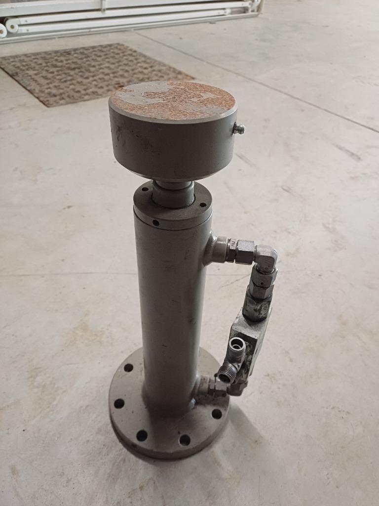 Hydraulische hefpoten, Ophalen