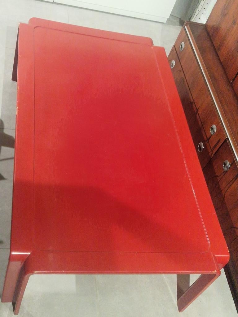 Space age rode  salontafel uit kunststof , naar Vico Magistr, Enlèvement
