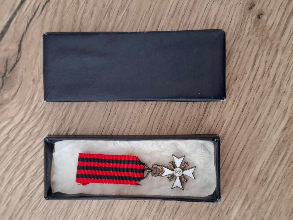 Médaille : insigne d'honneur militaire, croix civile, petite, Envoi