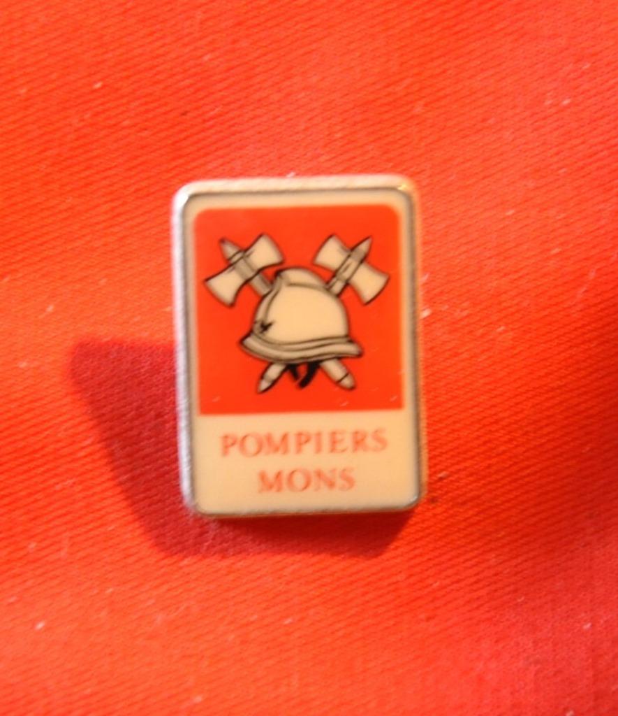 pin's pompier de mons, Enlèvement ou Envoi, Comme neuf, Autres sujets/thèmes, Insigne ou Pin's