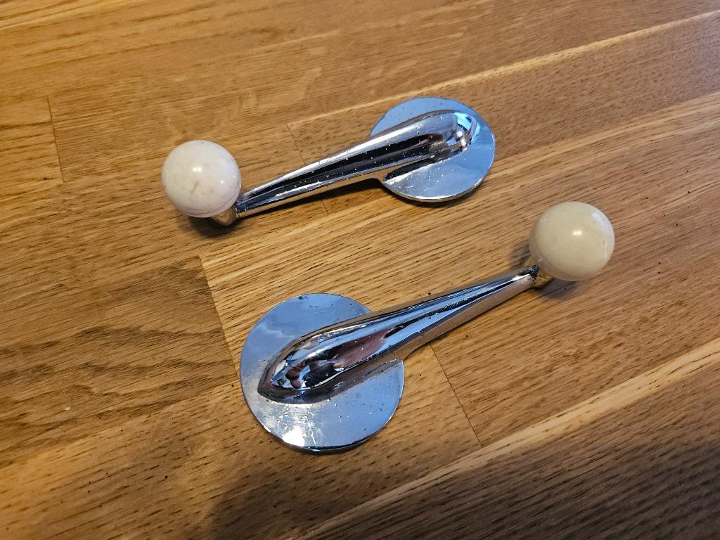 DKW, 2 chromé vensterkrukken (hendels), foto 3