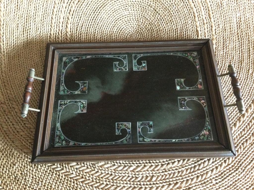 Plateau en bois + verre à décor imitation de nacre, Enlèvement ou Envoi