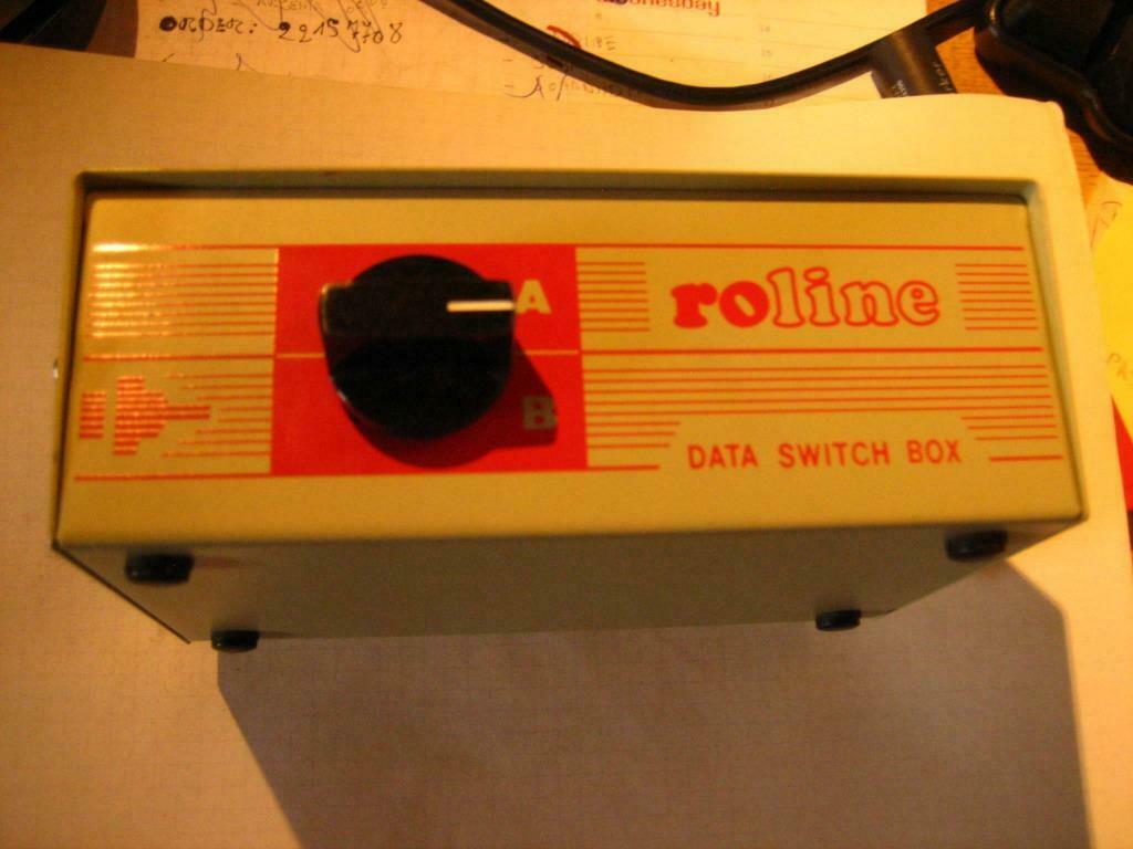 data switch box roline  2 standen : A/B, 9  pen connector, Enlèvement ou Envoi, Neuf