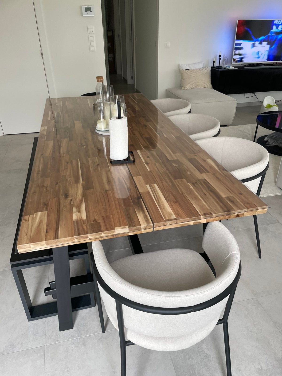 Table + 1 banc + 4 chaises, Enlèvement, Comme neuf