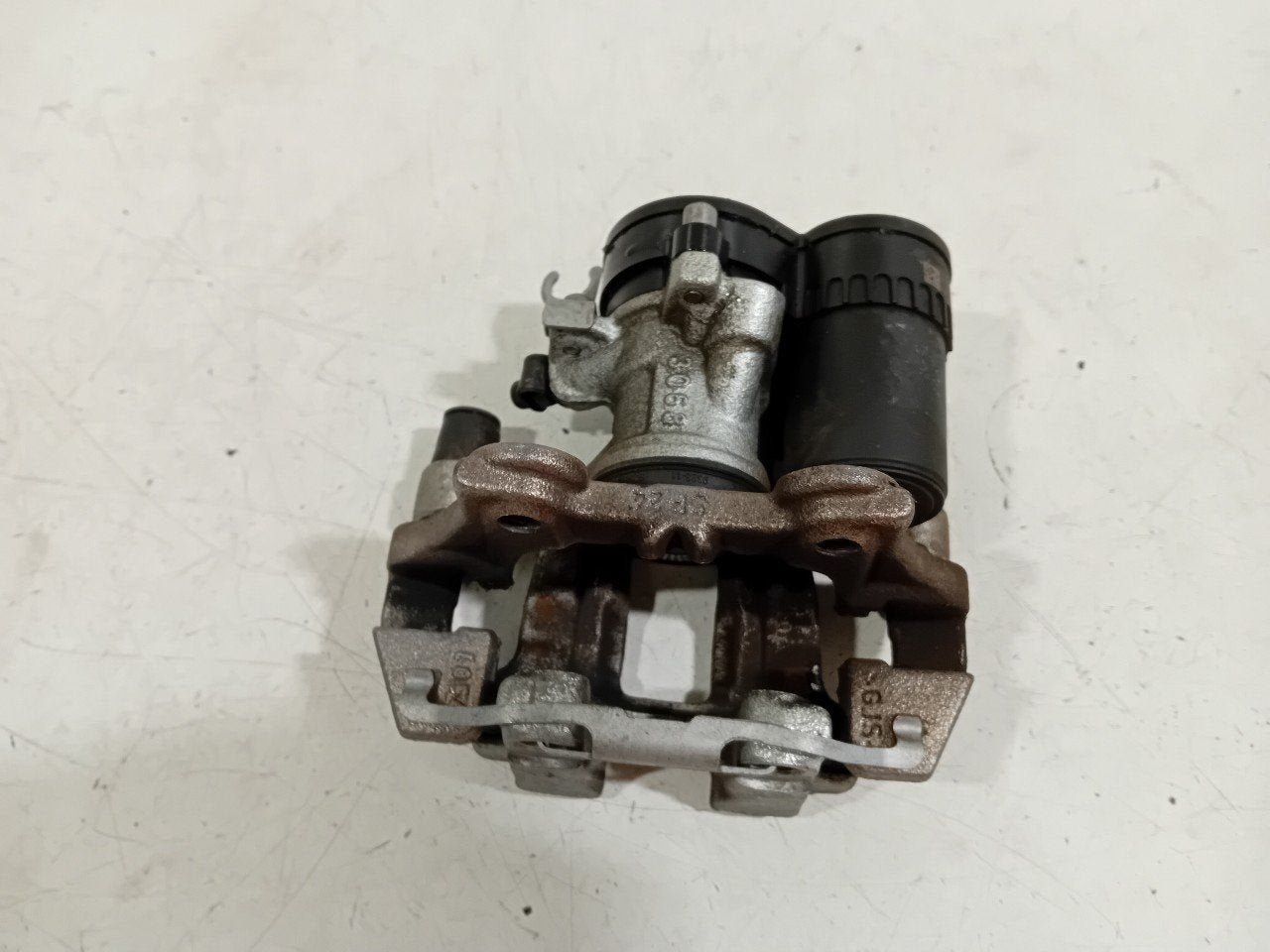 Remklauw rechts achter BMW 2 serie, Onderdelen@venauto.nl, Van der Ven Autorecycling B.V., Ettenseweg 76, 4706 PB Roosendaal, The Netherlands