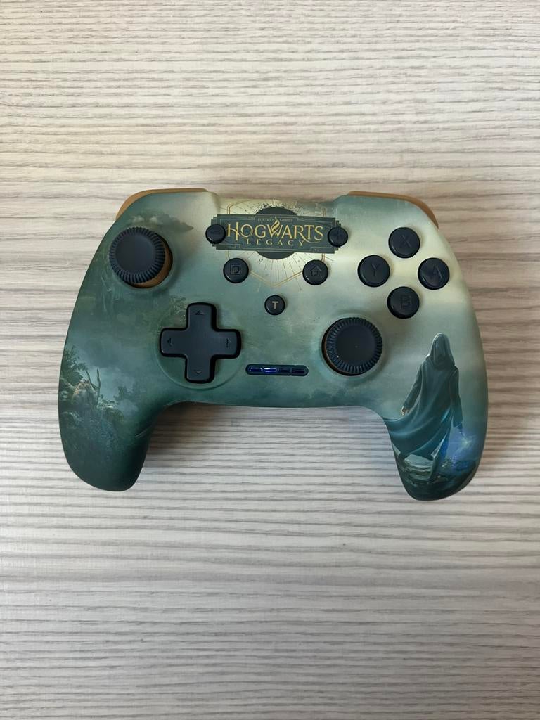 Nintendo Switch Pro Controller (Hogwarts Legacy Editie), Games en Spelcomputers, Ophalen, Zo goed als nieuw, Switch
