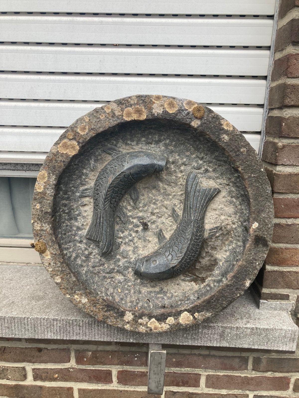 betonnen waterschaal koi’s, Ophalen, Zo goed als nieuw