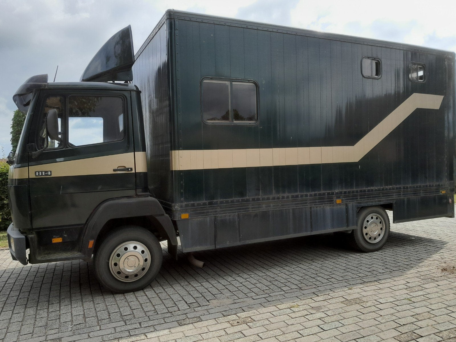 Paardenvrachtwagen Mercedes 814, Particulier, Te koop