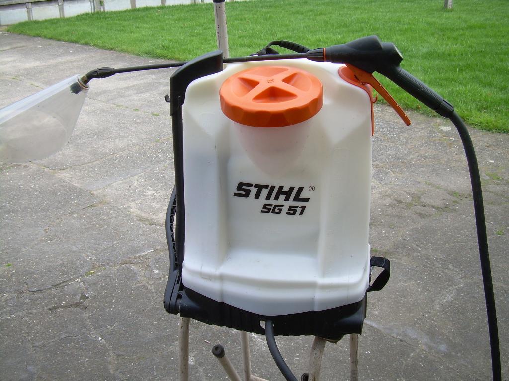 rugsproeier stihl, tuintafel en 6 stoelen, 3 tuinstoelen, Ophalen, Zo goed als nieuw, Stihl