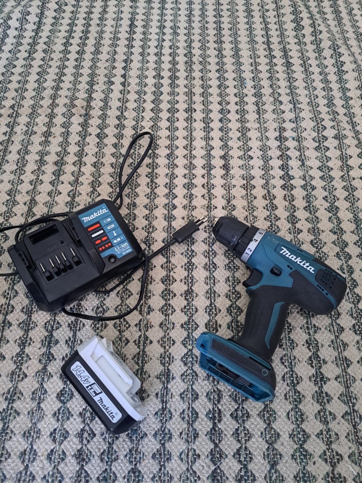 Visseuse Makita + baterie + chargeur
