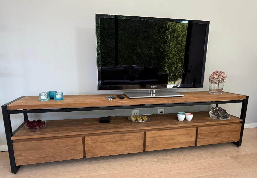 Teak TV meubel met zwart metalen frame, Ophalen, Teakhout, Nieuw, 200 cm of meer
