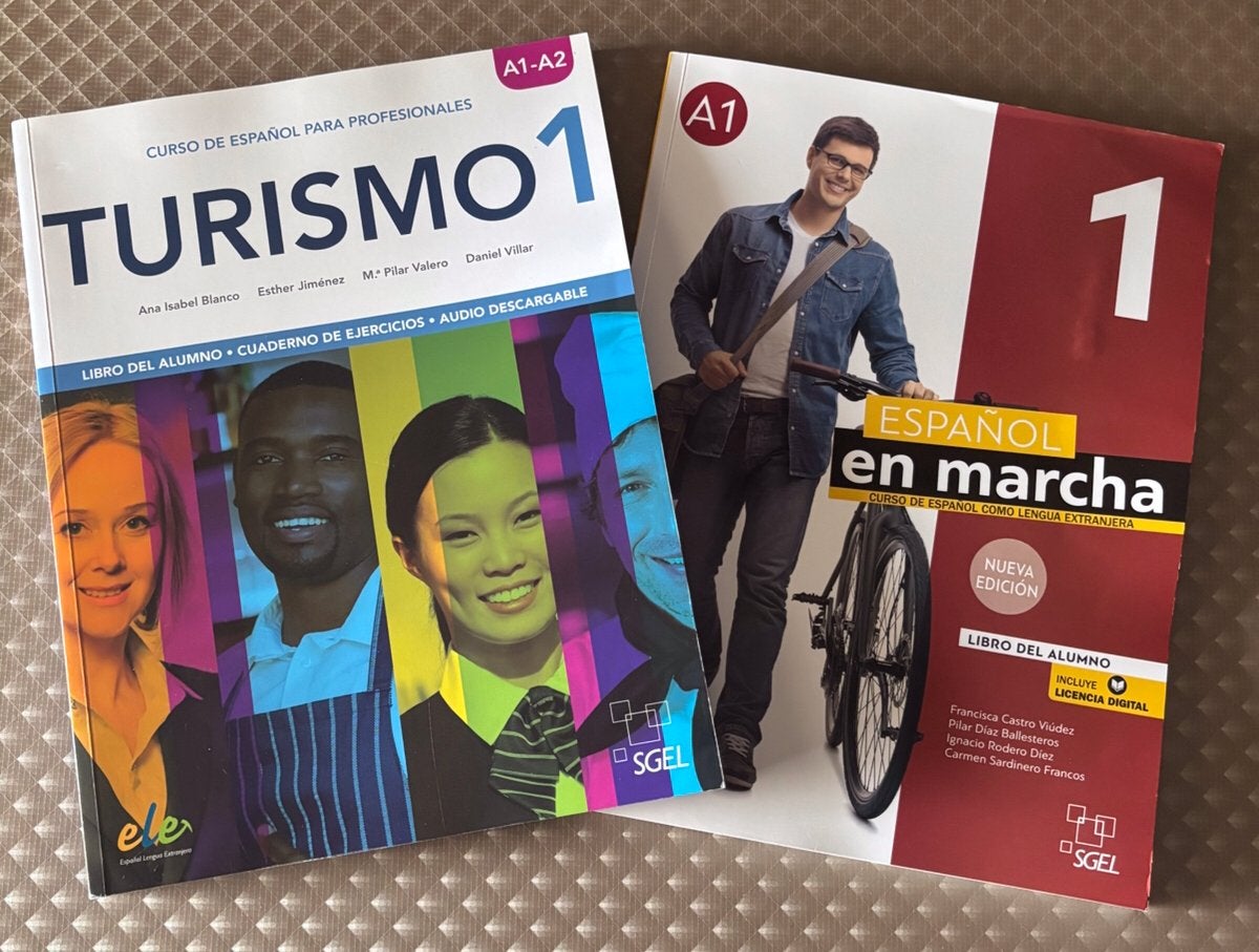 Turismo 1 + Español en marcha 1, Boeken, Ophalen, Zo goed als nieuw