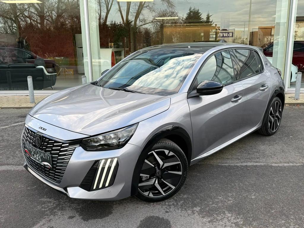 Peugeot 208 GT LINE / NIEUW/ PANO /CARPLAY / CAMERA /KEYLESS, Gebruikt, Zwart, 1199 cc, 136 pk