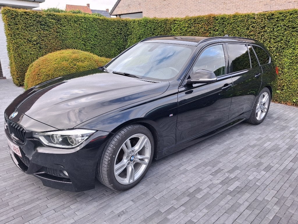 BMW 318d Touring M-uitvoering – 2016 – Onderhoud 30/05, Auto's, BMW, Alcantara, Zwart, 5 deurs, Particulier