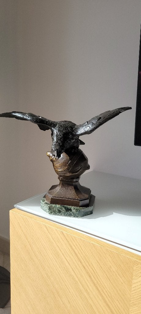 Ch. Théodore Perron (1862-1934) L'aigle aux ailes déployées, Statue, Enlèvement ou Envoi, Brun, Patiné