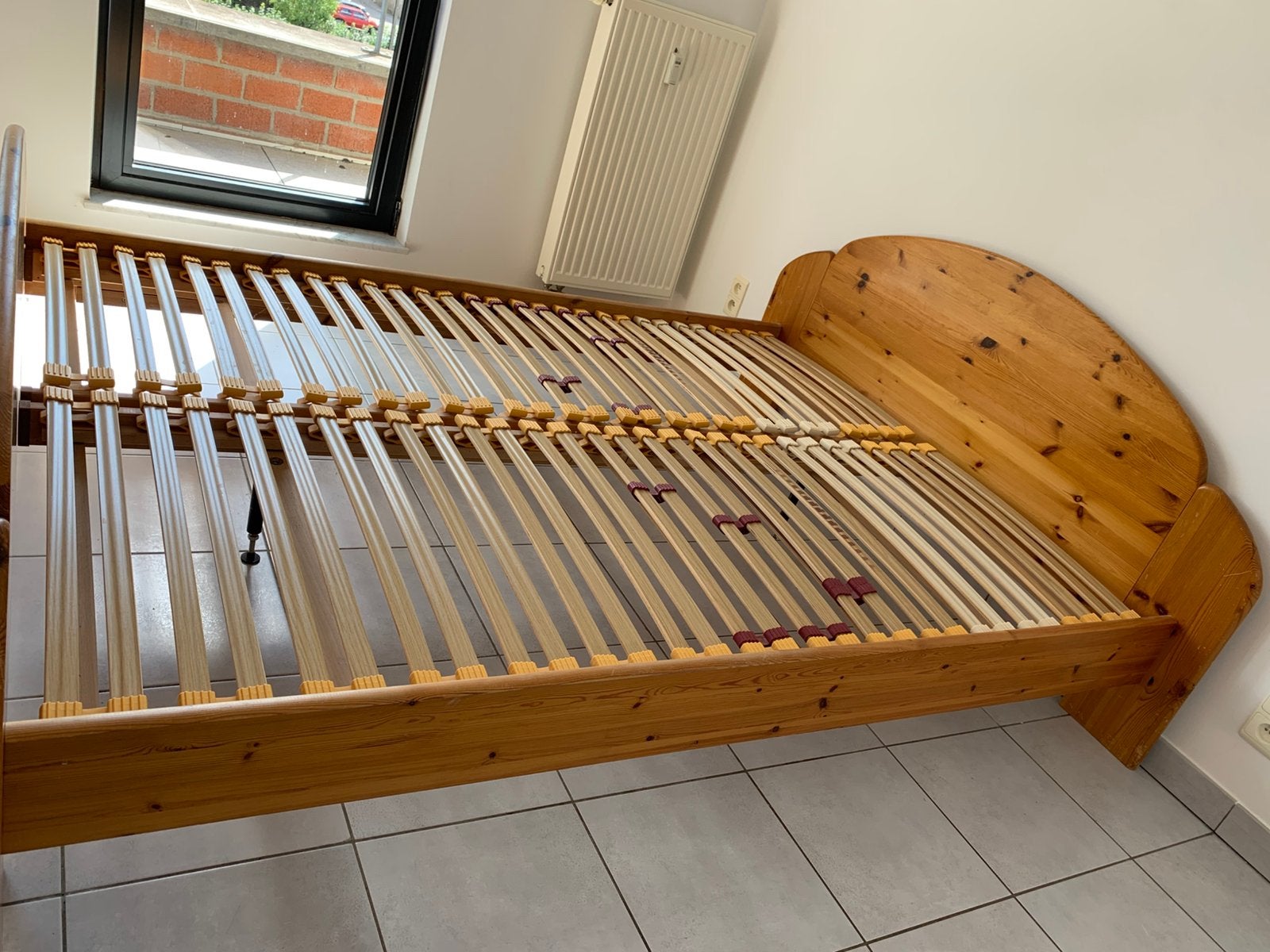 Encadrement lit 2 personnes + sommiers bois GRATUIT, Maison & Meubles, Chambre à coucher | Lits, Bois, Brun, Enlèvement, Utilisé