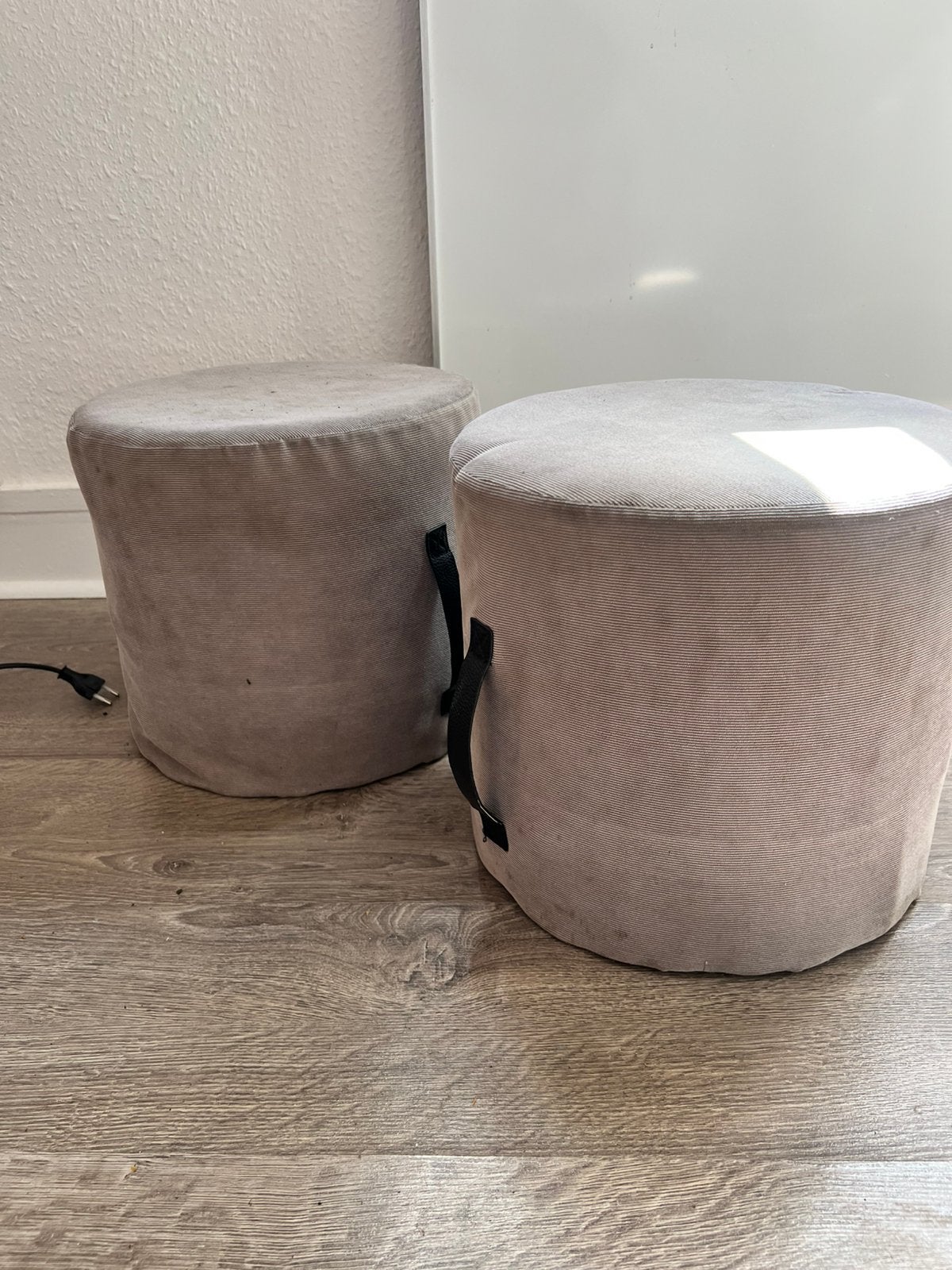 2 repose pieds, Maison & Meubles, Canapés | Repose-pieds & Poufs, Enlèvement, Comme neuf