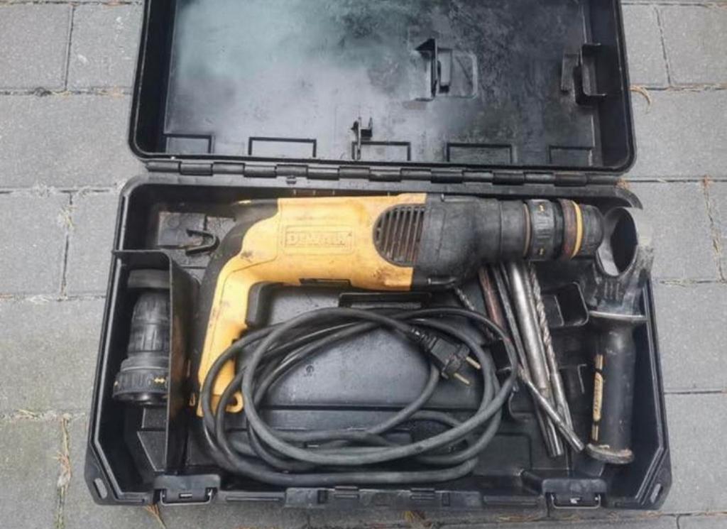 DEWALT Marteau Perforateur Filaire, Enlèvement, Utilisé, Foreuse et Perceuse, 600 watts ou plus