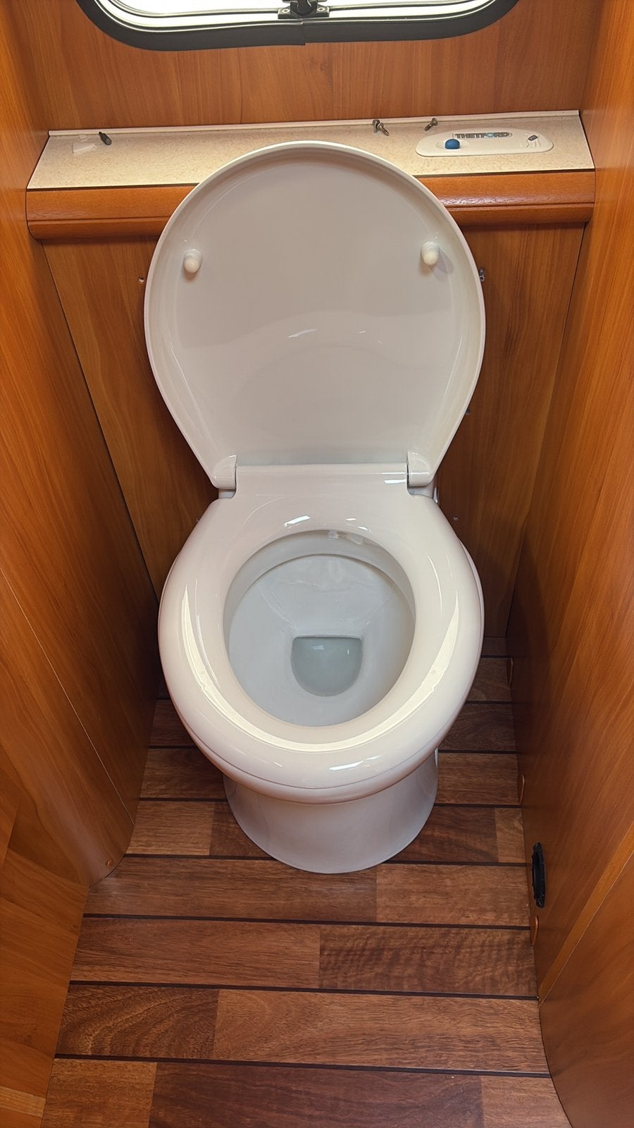 Wc broyeur parfaite etat sortie diametre 32 avec planche, Doe-het-zelf en Bouw, Sanitair, Ophalen, Zo goed als nieuw