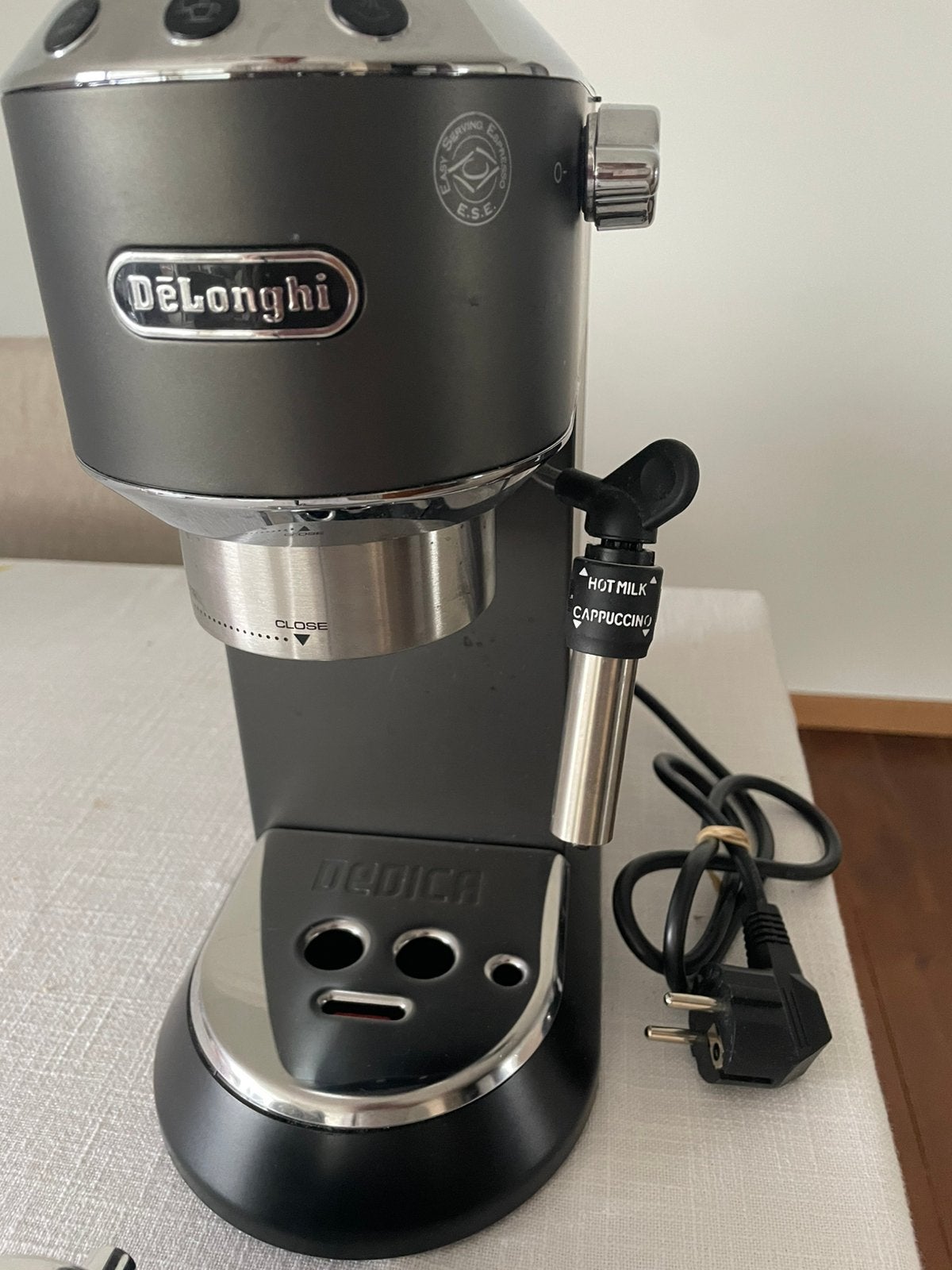 Cafetiere de Longhi neuve, Elektronische apparatuur, Ophalen, Koffiemachine, Zo goed als nieuw, Koffiepads en cups