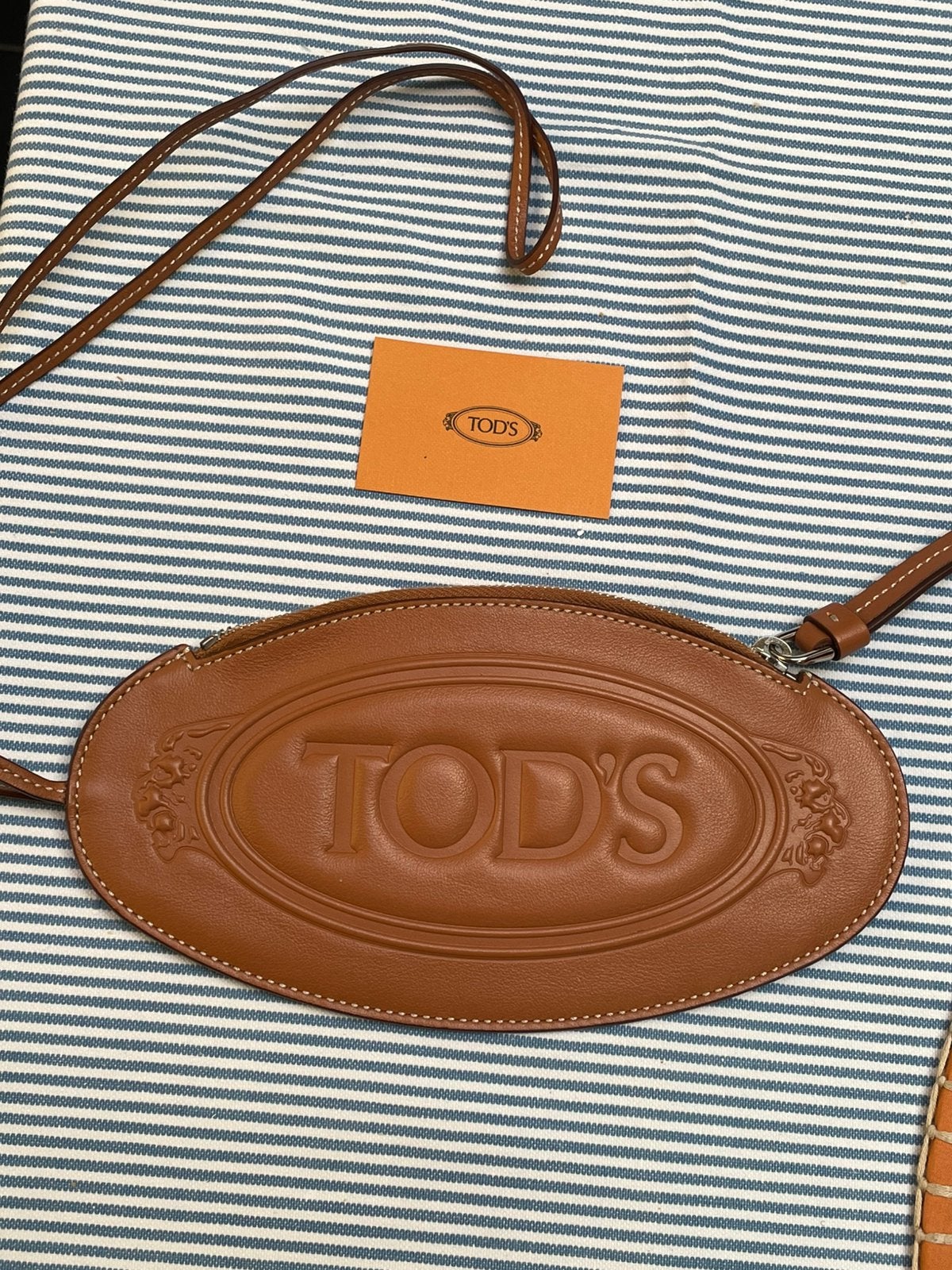 Tod’s geldbeugel, Ophalen, Nieuw